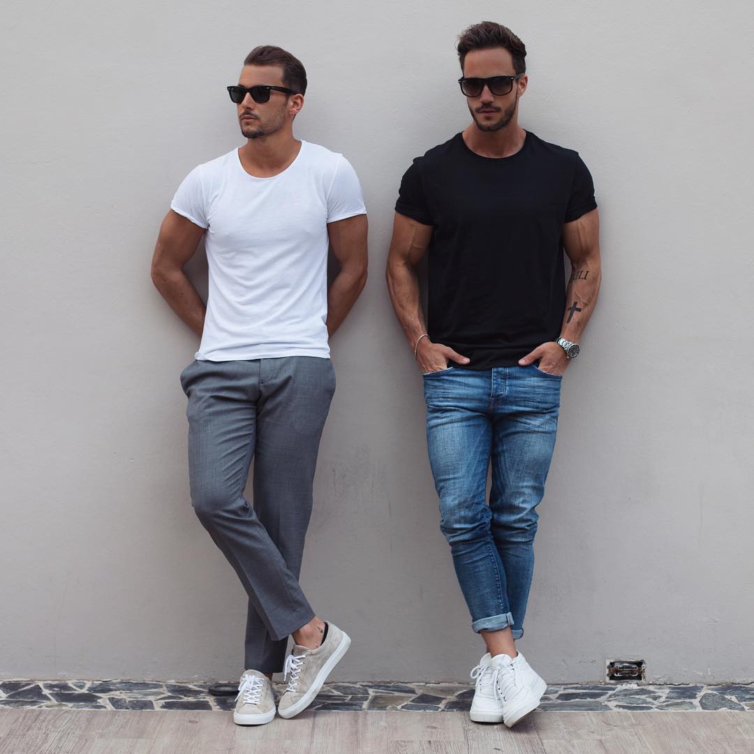 Black crew neck t-shirt street style for men 
